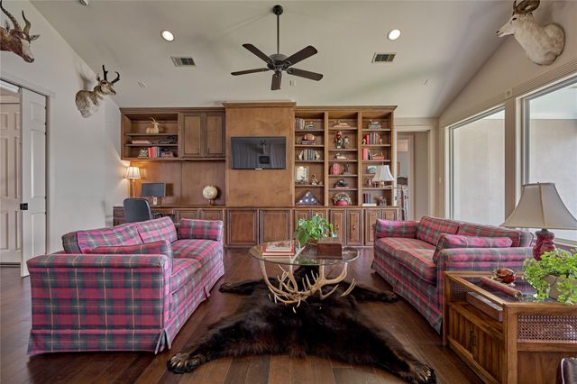 160 Westlake Point, Montgomery, TX 77356