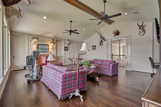 160 Westlake Point, Montgomery, TX 77356