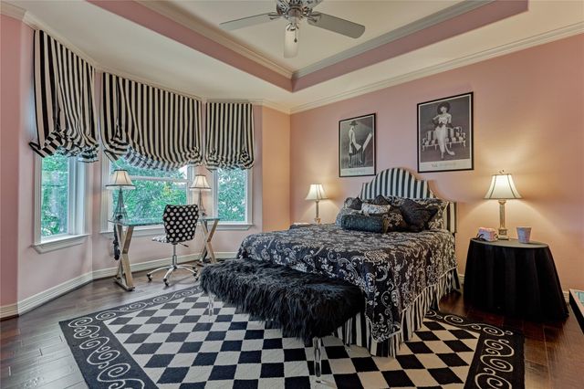 160 Westlake Point, Montgomery, TX 77356