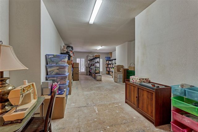 160 Westlake Point, Montgomery, TX 77356