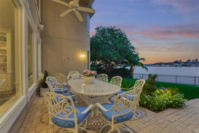 160 Westlake Point, Montgomery, TX 77356