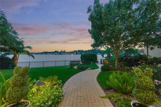 160 Westlake Point, Montgomery, TX 77356