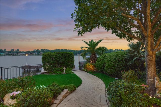 160 Westlake Point, Montgomery, TX 77356