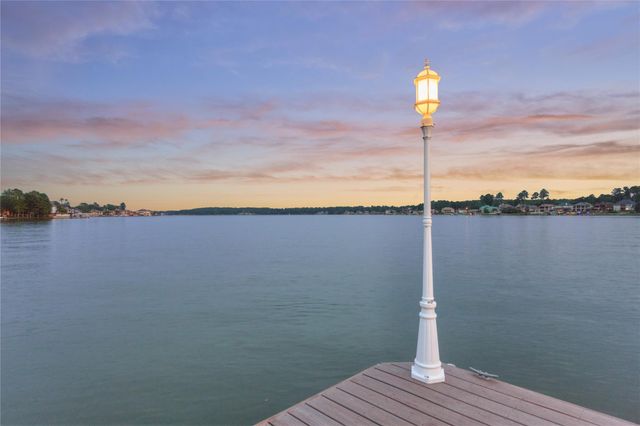 160 Westlake Point, Montgomery, TX 77356