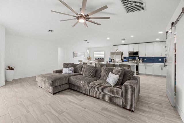 8607 SW 7th Lane, Okeechobee, FL 34974