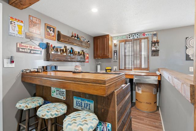 318 E PARKWAY Drive, Blue Grass, IA 52726
