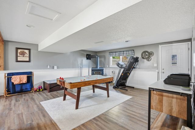 318 E PARKWAY Drive, Blue Grass, IA 52726