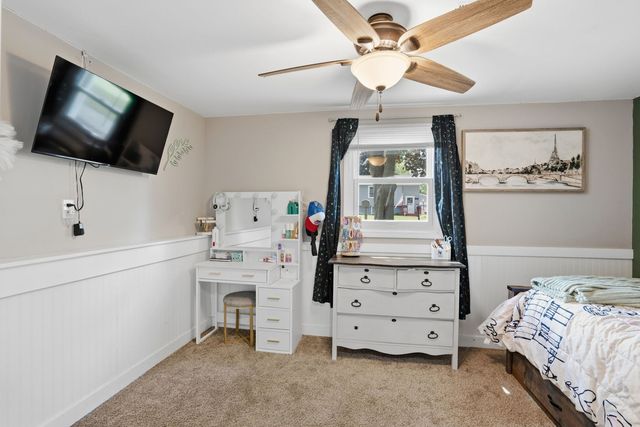 318 E PARKWAY Drive, Blue Grass, IA 52726