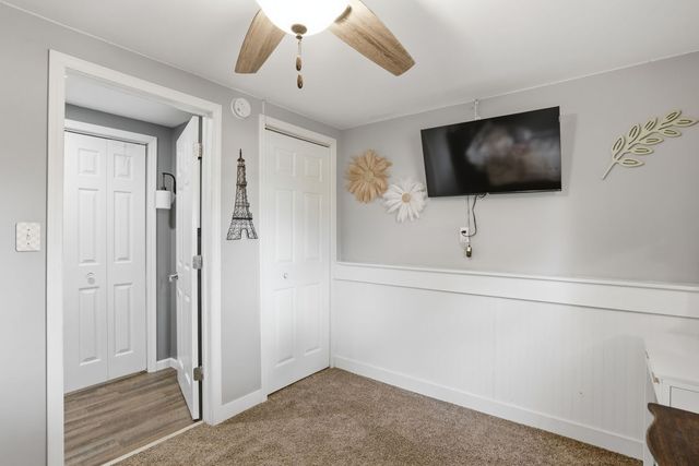 318 E PARKWAY Drive, Blue Grass, IA 52726