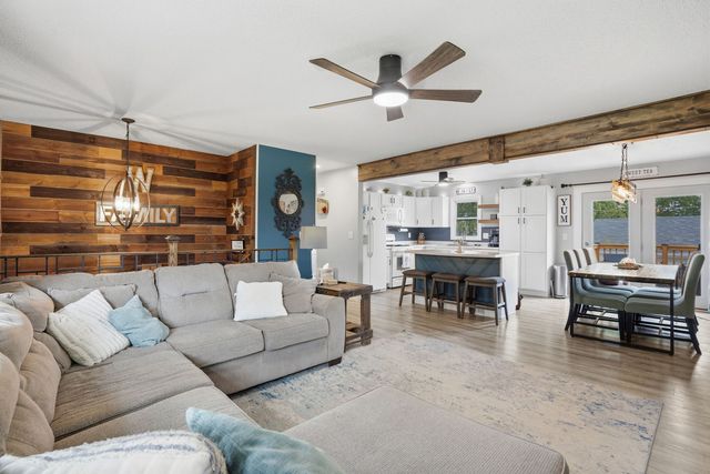 318 E PARKWAY Drive, Blue Grass, IA 52726