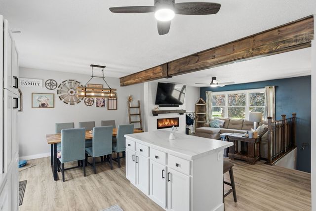318 E PARKWAY Drive, Blue Grass, IA 52726