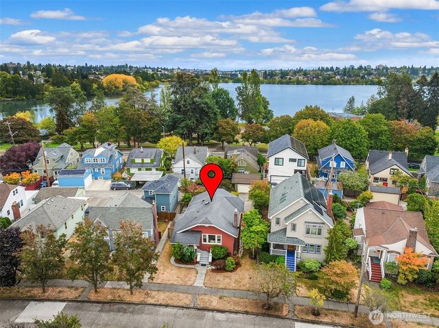 7426 Keen Way N, Seattle, WA 98103