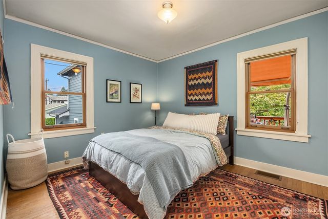 7426 Keen Way N, Seattle, WA 98103