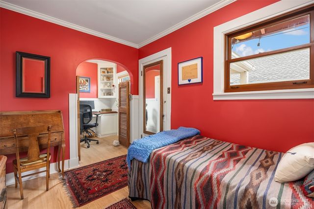 7426 Keen Way N, Seattle, WA 98103