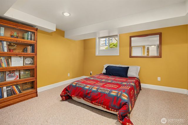 7426 Keen Way N, Seattle, WA 98103