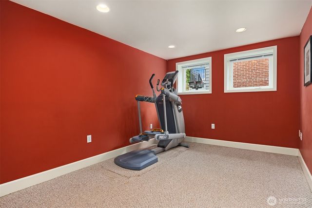7426 Keen Way N, Seattle, WA 98103