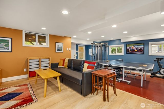 7426 Keen Way N, Seattle, WA 98103