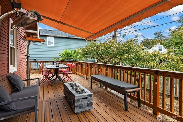 7426 Keen Way N, Seattle, WA 98103