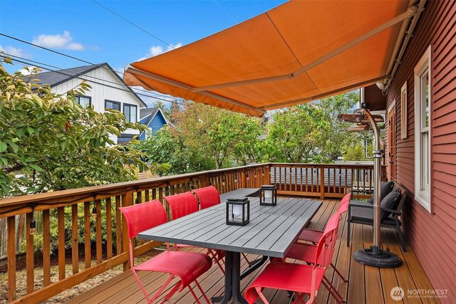 7426 Keen Way N, Seattle, WA 98103