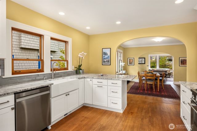7426 Keen Way N, Seattle, WA 98103