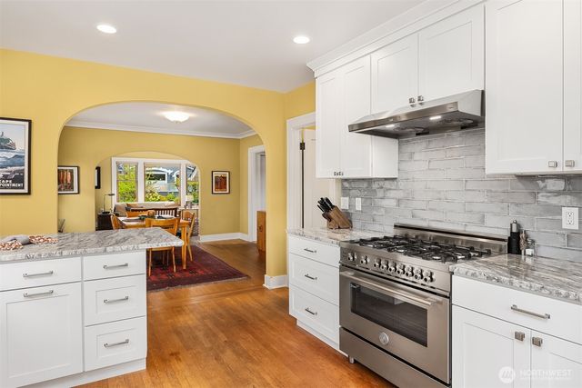 7426 Keen Way N, Seattle, WA 98103
