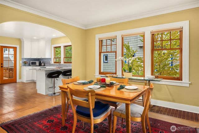 7426 Keen Way N, Seattle, WA 98103