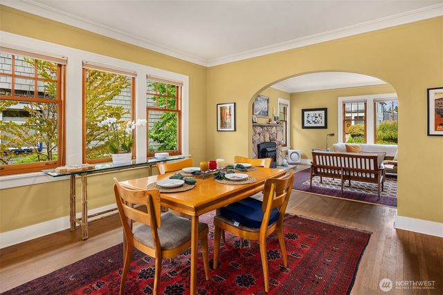 7426 Keen Way N, Seattle, WA 98103