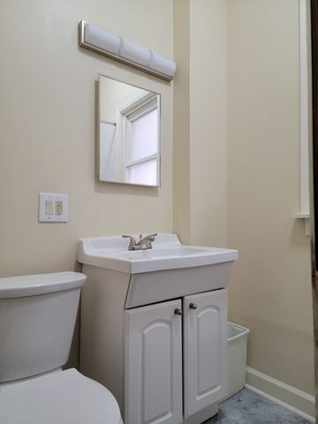 6328 S Saint Lawrence Avenue 2, Chicago, IL 60637