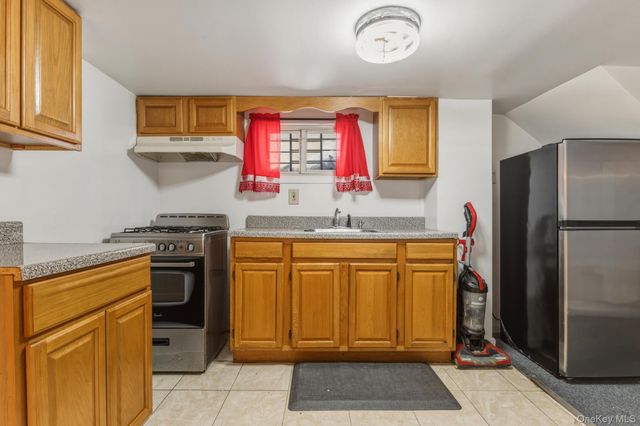 18811 Dormans Road, Saint Albans, NY 11412