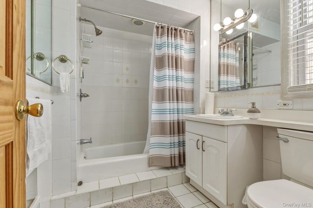 18811 Dormans Road, Saint Albans, NY 11412