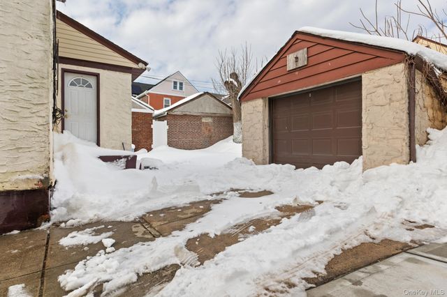 18811 Dormans Road, Saint Albans, NY 11412