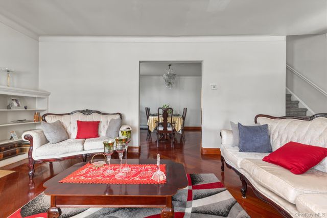 18811 Dormans Road, Saint Albans, NY 11412