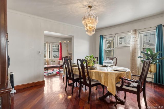 18811 Dormans Road, Saint Albans, NY 11412