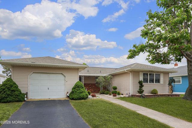 201 Bonaire Drive, Toms River, NJ 08757