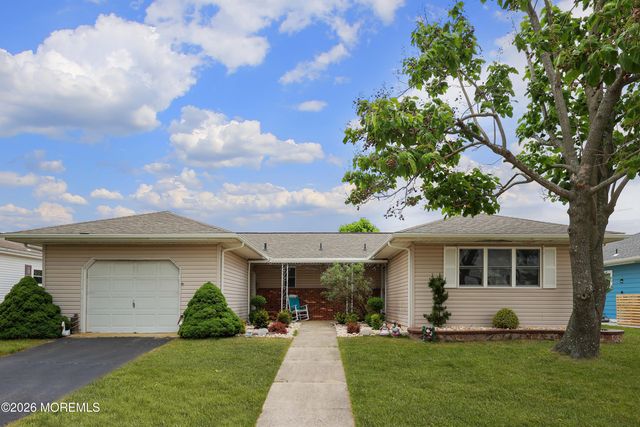 201 Bonaire Drive, Toms River, NJ 08757