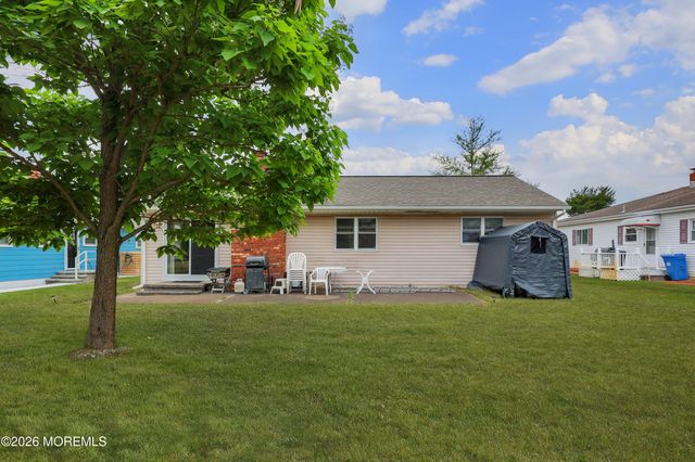 201 Bonaire Drive, Toms River, NJ 08757