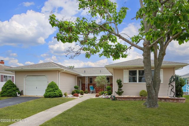 201 Bonaire Drive, Toms River, NJ 08757