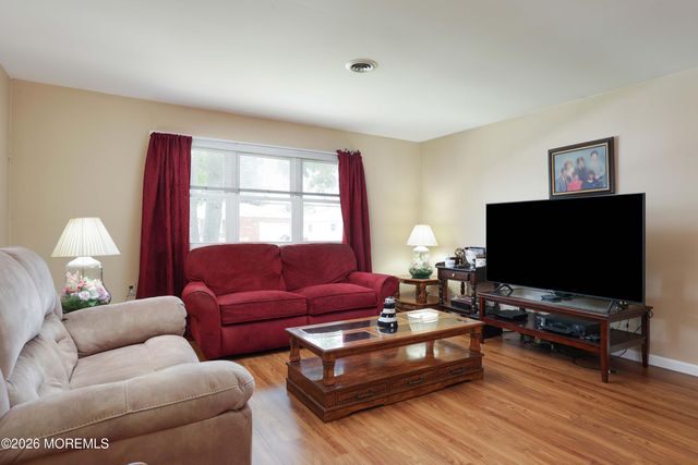 201 Bonaire Drive, Toms River, NJ 08757
