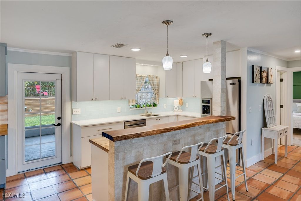 2025 NE 4th TER, Cape Coral, FL 33909