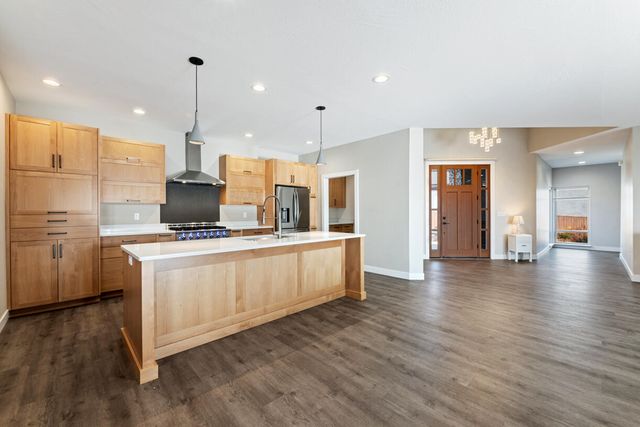 3303 Sky Way, Medford, OR 97504