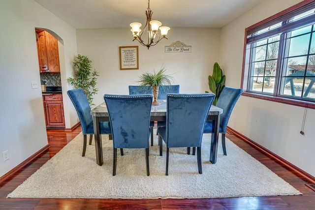 810 Briarwood Drive, Worthington, MN 56187