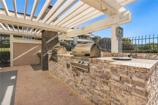 240 Nice Lane 117, Newport Beach, CA 92663