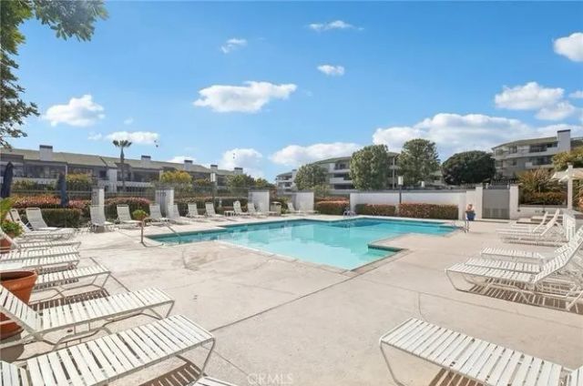 240 Nice Lane 117, Newport Beach, CA 92663
