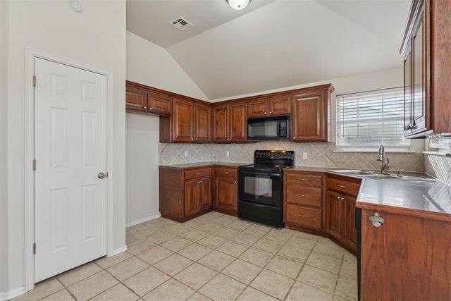 2521 Highland Drive, Moore, OK 73160