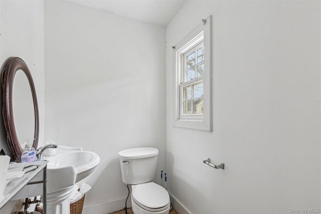 250 Main Road, Riverhead, NY 11901