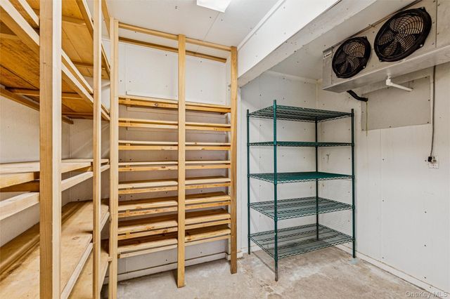 250 Main Road, Riverhead, NY 11901