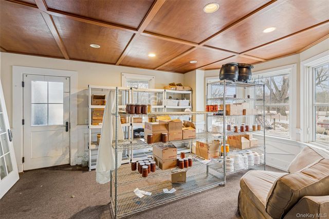 250 Main Road, Riverhead, NY 11901