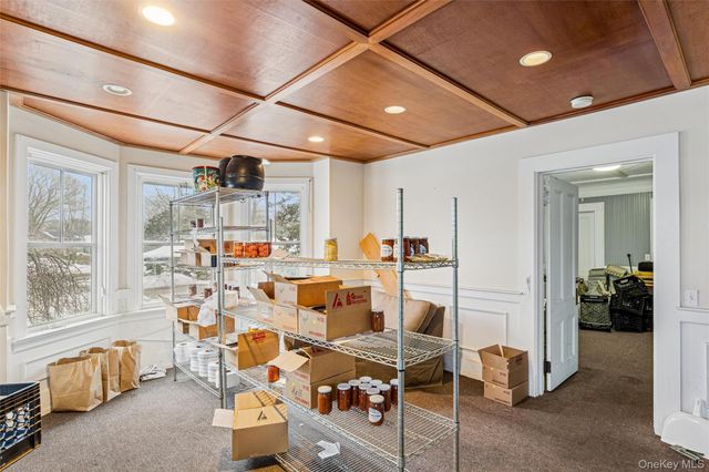 250 Main Road, Riverhead, NY 11901