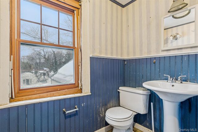 250 Main Road, Riverhead, NY 11901