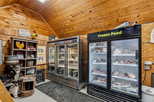 250 Main Road, Riverhead, NY 11901